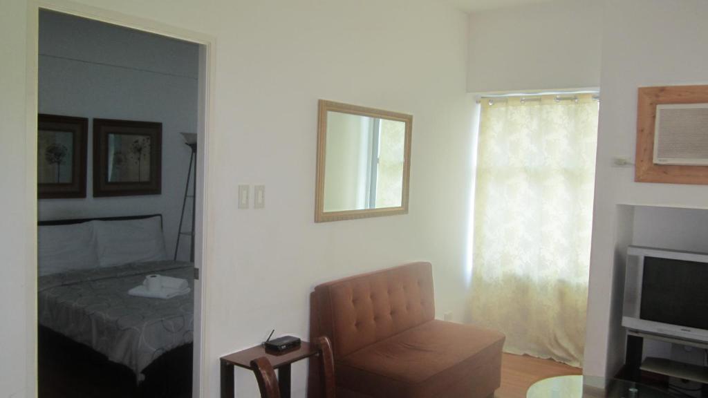 Luxor Suites Manila Room photo